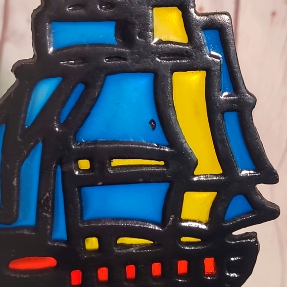 Vintage 80s Pirate Ship Boat Sailboat Stained Glass & Cast Iron Trivet Taiwan - Picture 8 of 10